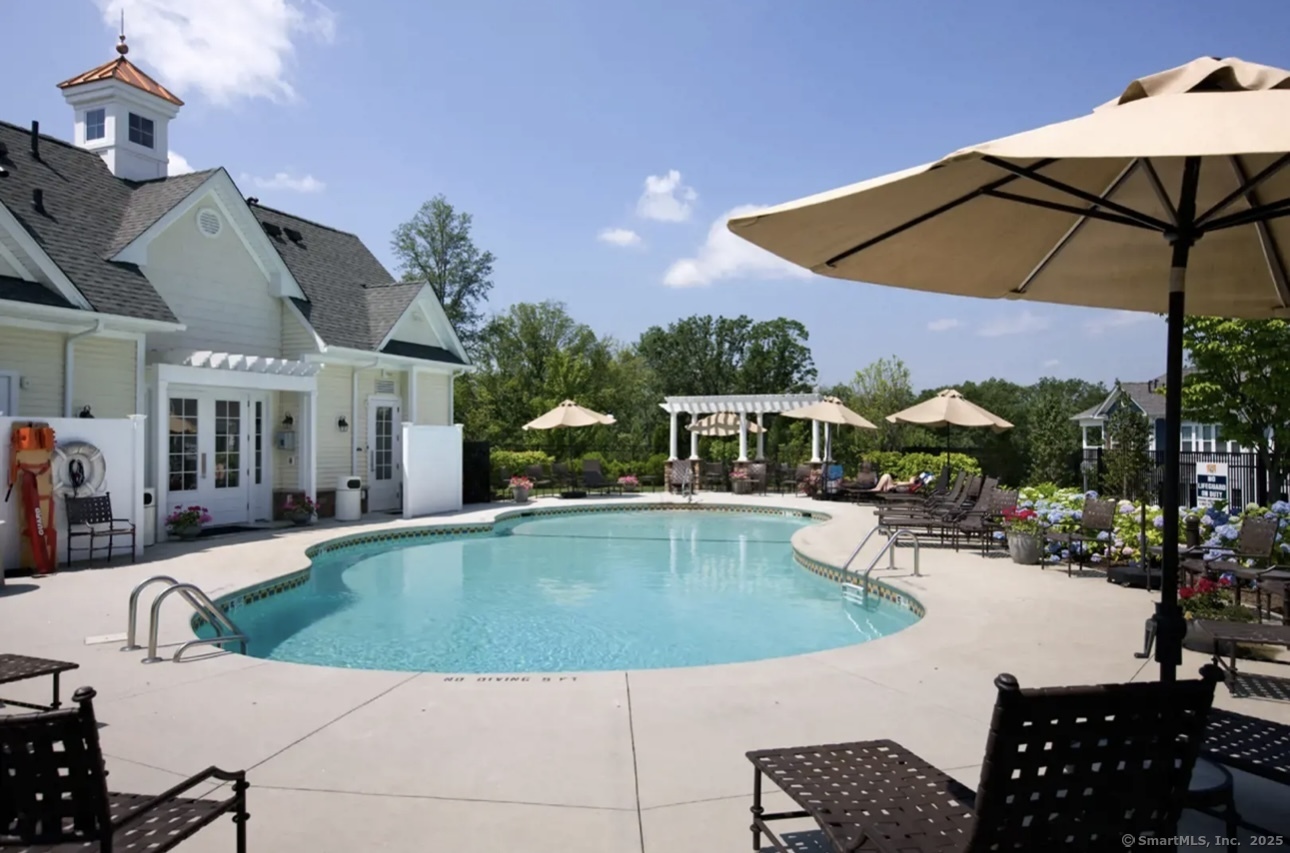 Danbury, Connecticut, 06810, United States, 2 Bedrooms Bedrooms, ,3 BathroomsBathrooms,Residential,For Sale,1925602