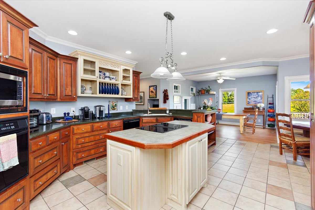 Leoma, Tennessee, 38468, United States, 3 Bedrooms Bedrooms, ,3 BathroomsBathrooms,Residential,For Sale,1938715