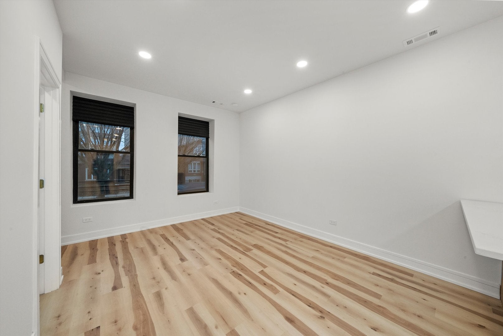 Chicago, Illinois, 60608, United States, 5 Bedrooms Bedrooms, ,3 BathroomsBathrooms,Residential,For Sale,2009072