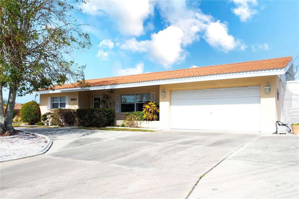Bradenton, Florida, 34210, United States, 4 Bedrooms Bedrooms, ,2 BathroomsBathrooms,Residential,For Sale,1696879