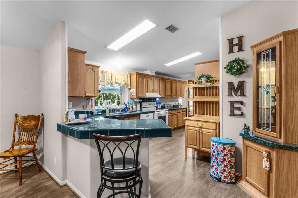 Weatherford, Texas, 76087, United States, 3 Bedrooms Bedrooms, ,2 BathroomsBathrooms,Residential,For Sale,2005705