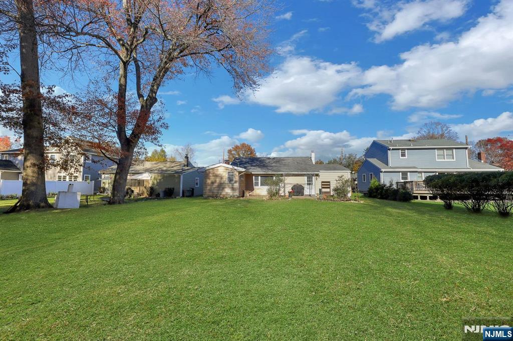 Oakland, New Jersey, 07436, United States, 2 Bedrooms Bedrooms, ,2 BathroomsBathrooms,Residential,For Sale,1988173