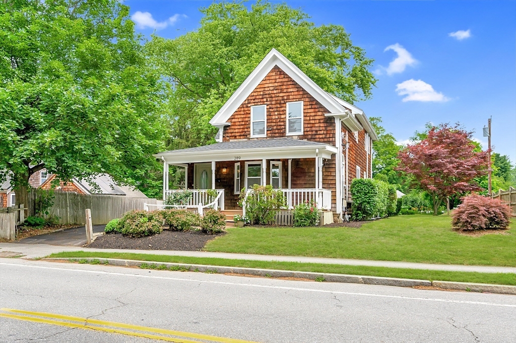 Hamilton, Massachusetts, 01982, United States, 3 Bedrooms Bedrooms, ,2 BathroomsBathrooms,Residential,For Sale,1934634
