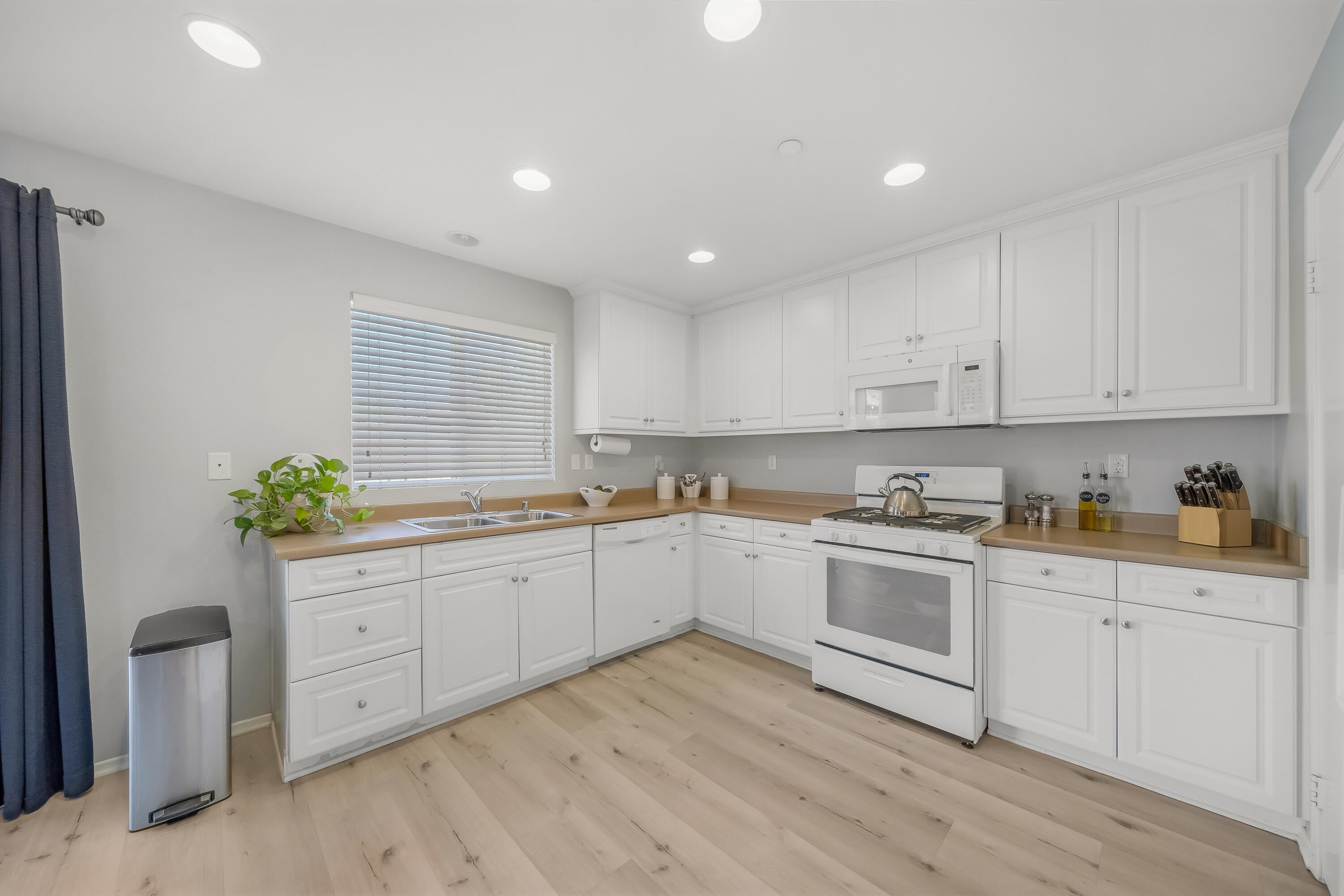 Coachella, California, 92236, United States, 5 Bedrooms Bedrooms, ,3 BathroomsBathrooms,Residential,For Sale,2009359