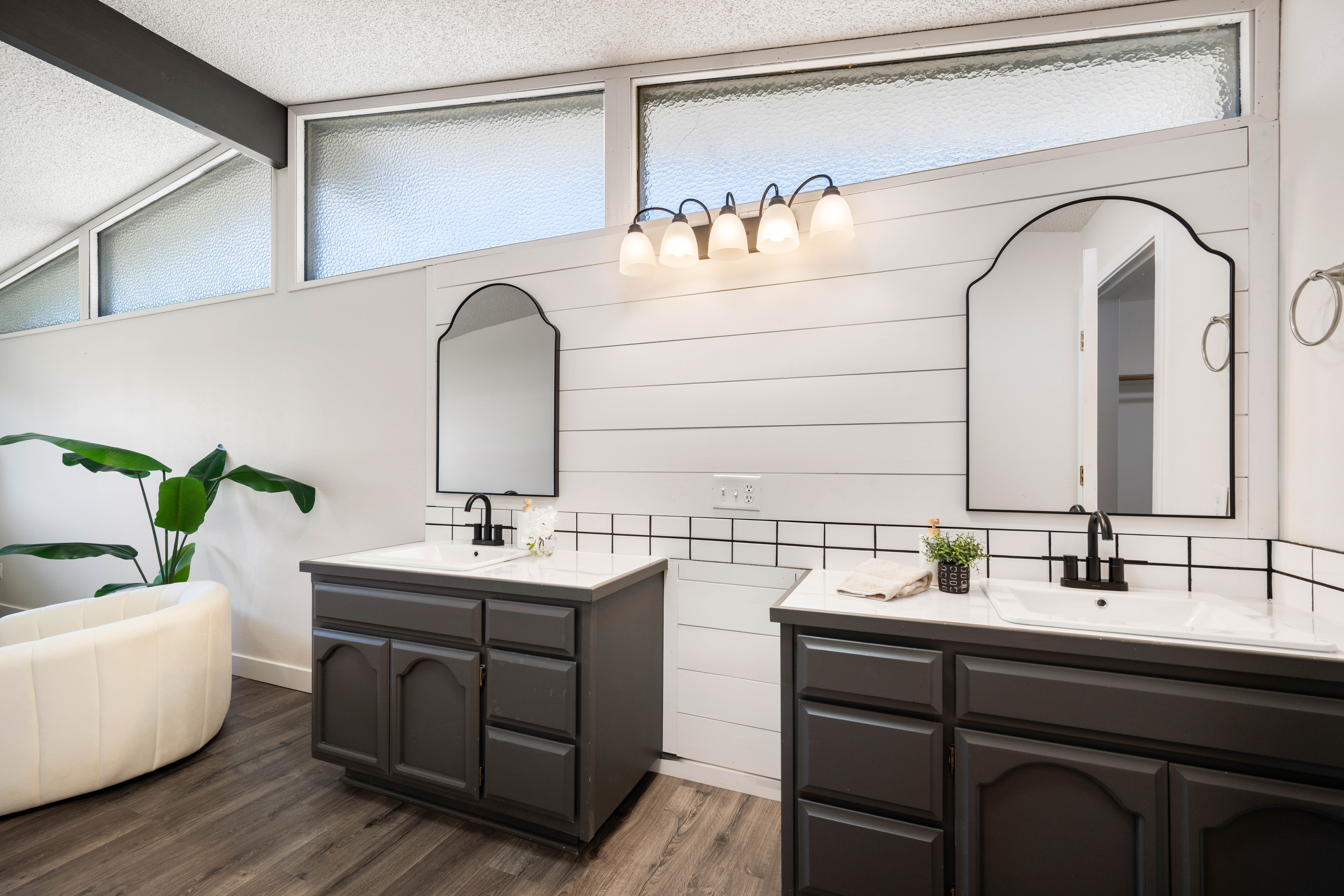  Fully Updated Kitchen, Bathrooms, Floors & More - 物件實景