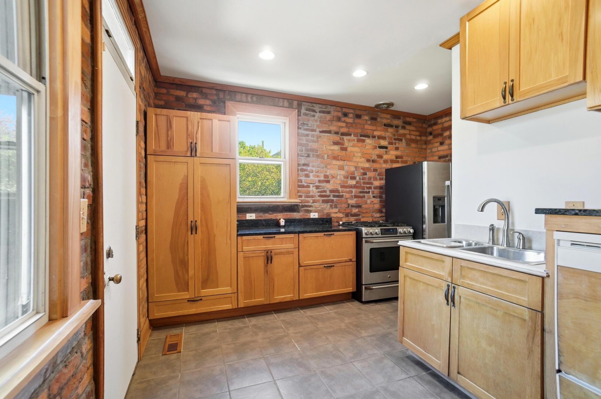 Columbus, Ohio, 43206, United States, 2 Bedrooms Bedrooms, ,2 BathroomsBathrooms,Residential,For Sale,1970918