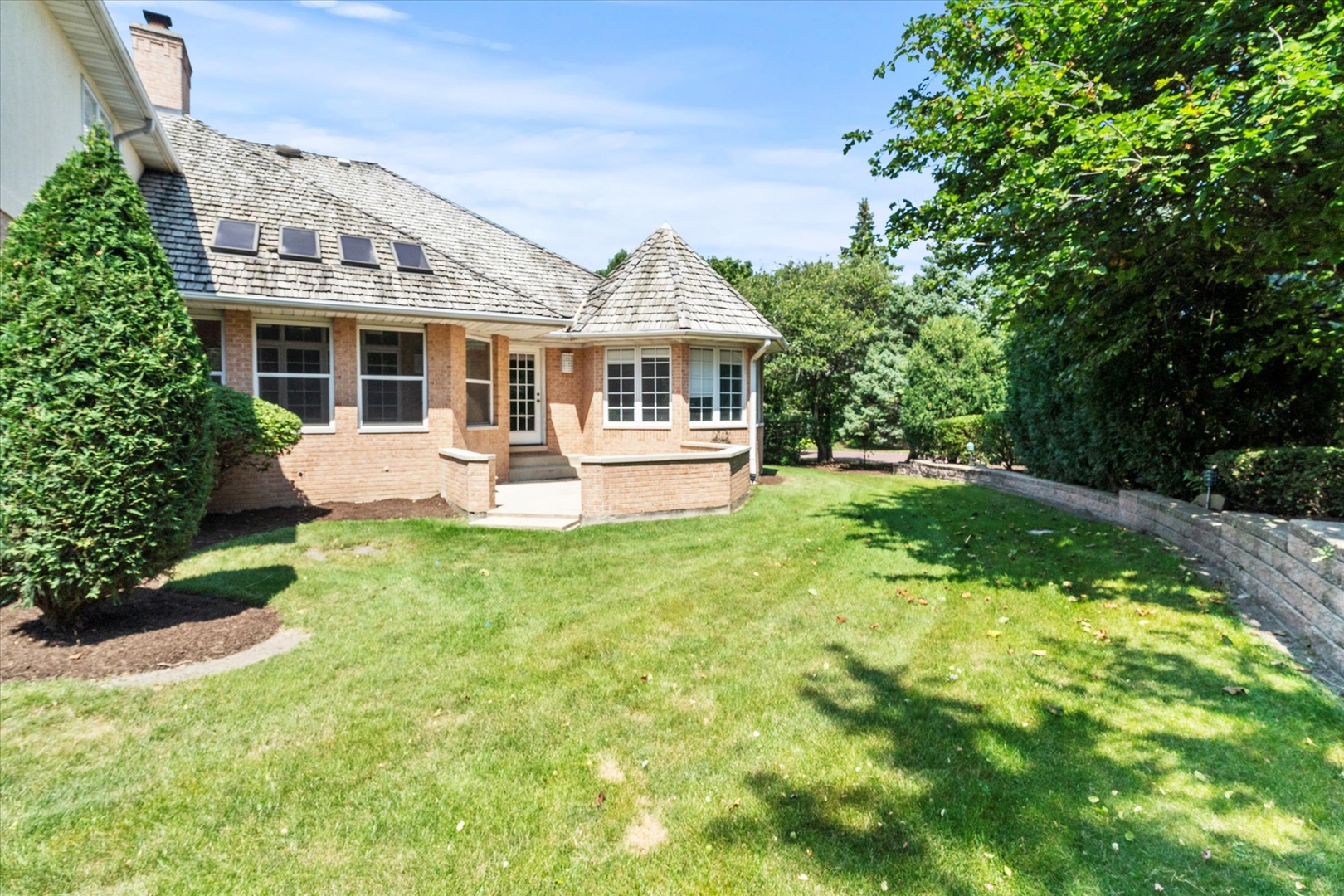 Oak Brook, Illinois, 60523, United States, 7 Bedrooms Bedrooms, ,5 BathroomsBathrooms,Residential,For Sale,1990925