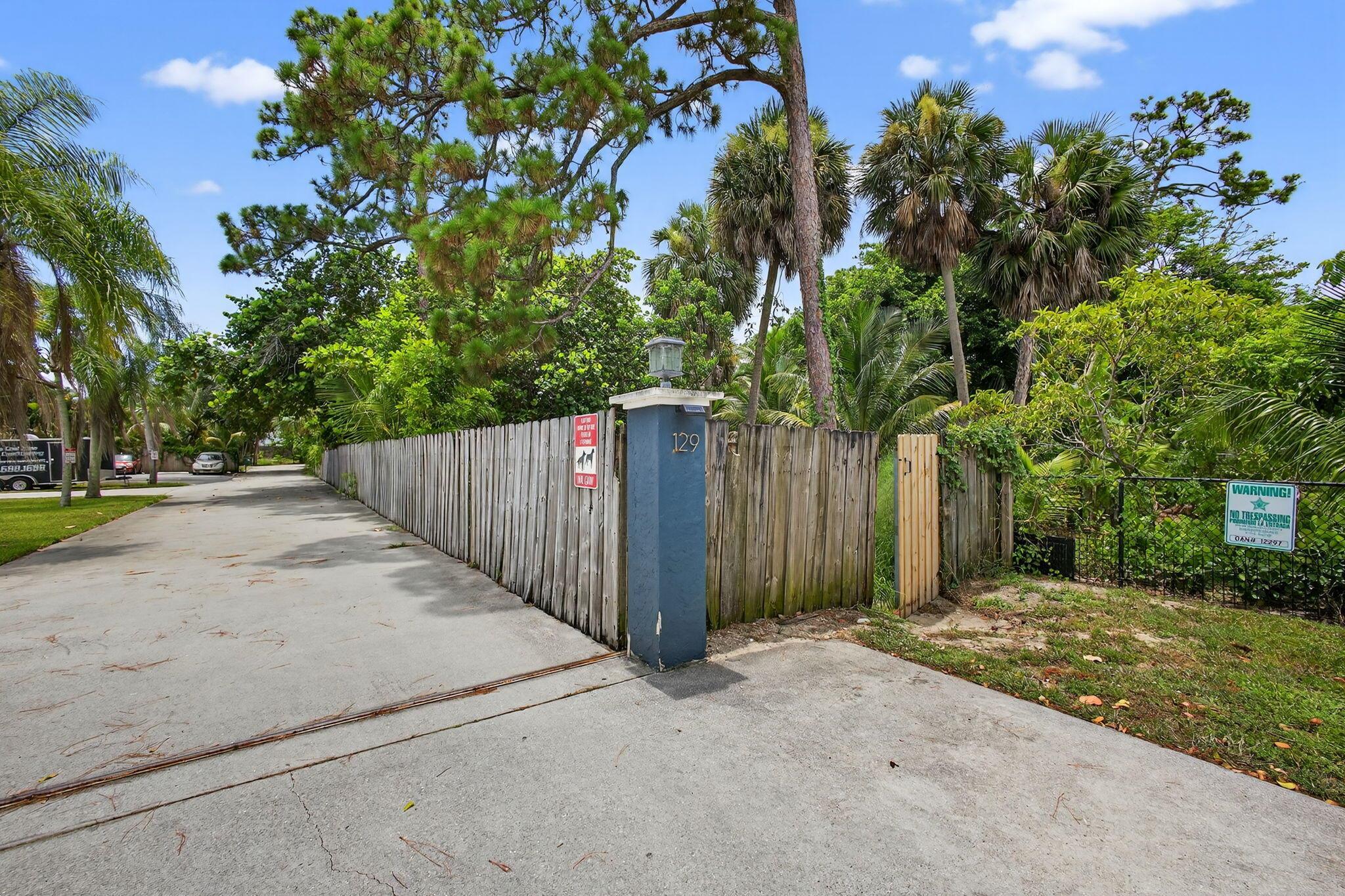 Greenacres, Florida, 33463, United States, 7 Bedrooms Bedrooms, ,6 BathroomsBathrooms,Residential,For Sale,1974684