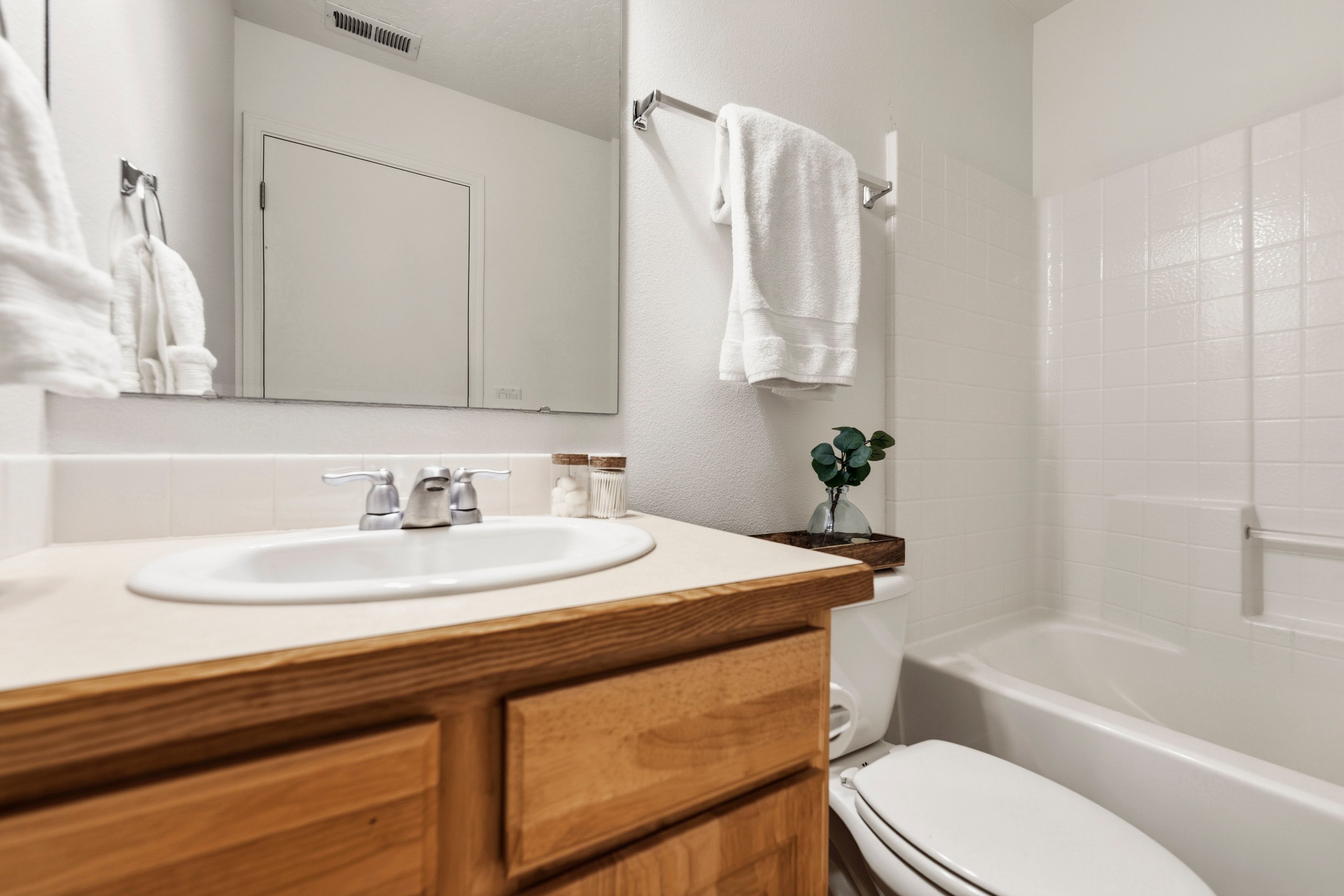 Charming single-level 3-bed, 2 bath home wonderfully located in North Caldwell - 物件實景