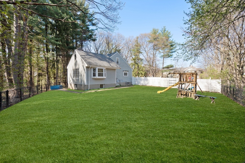 Weston, Massachusetts, 02493, United States, 4 Bedrooms Bedrooms, ,3 BathroomsBathrooms,Residential,For Sale,1804210