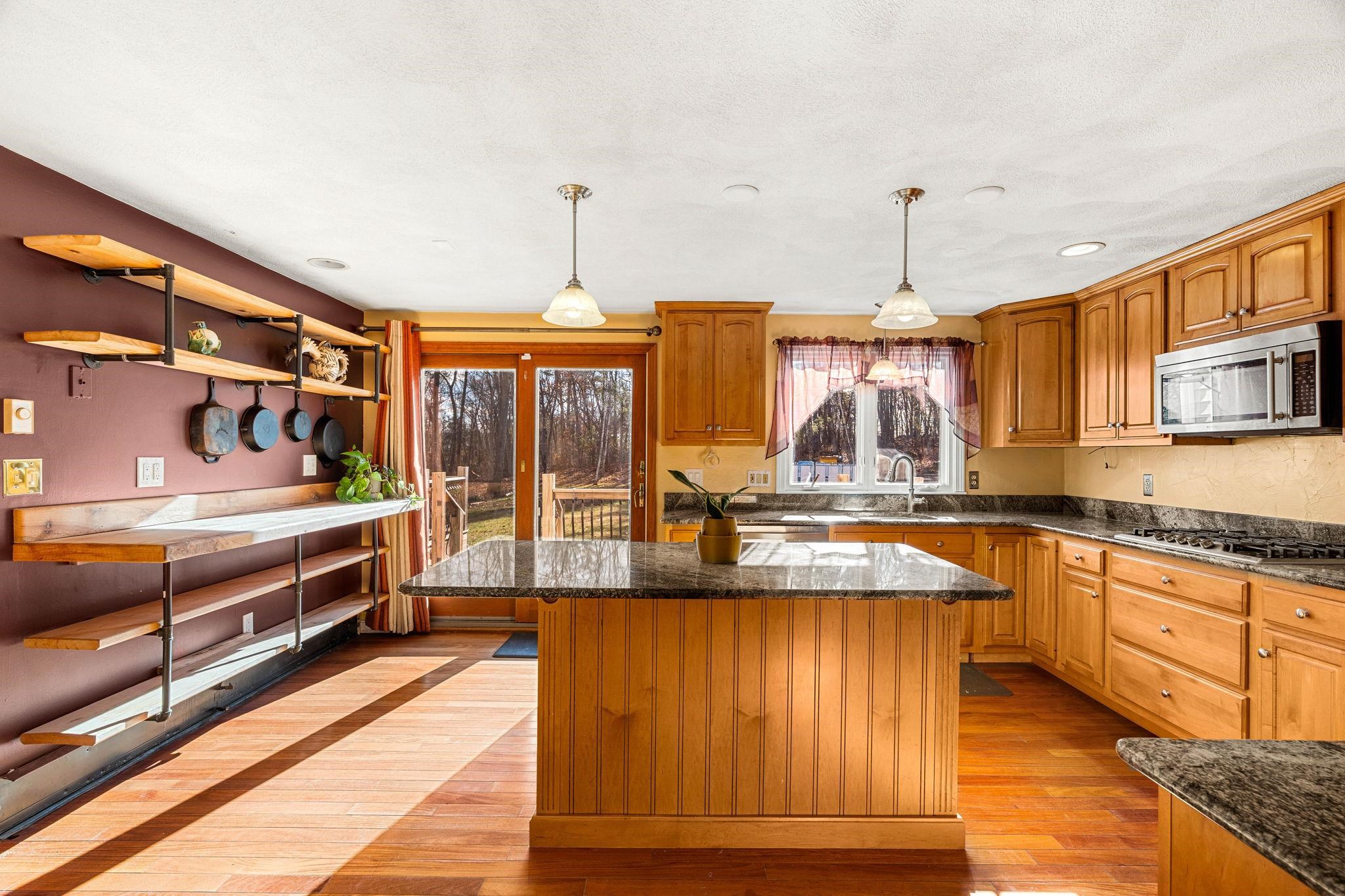 Londonderry, New Hampshire, 03053, United States, 3 Bedrooms Bedrooms, ,4 BathroomsBathrooms,Residential,For Sale,2002282