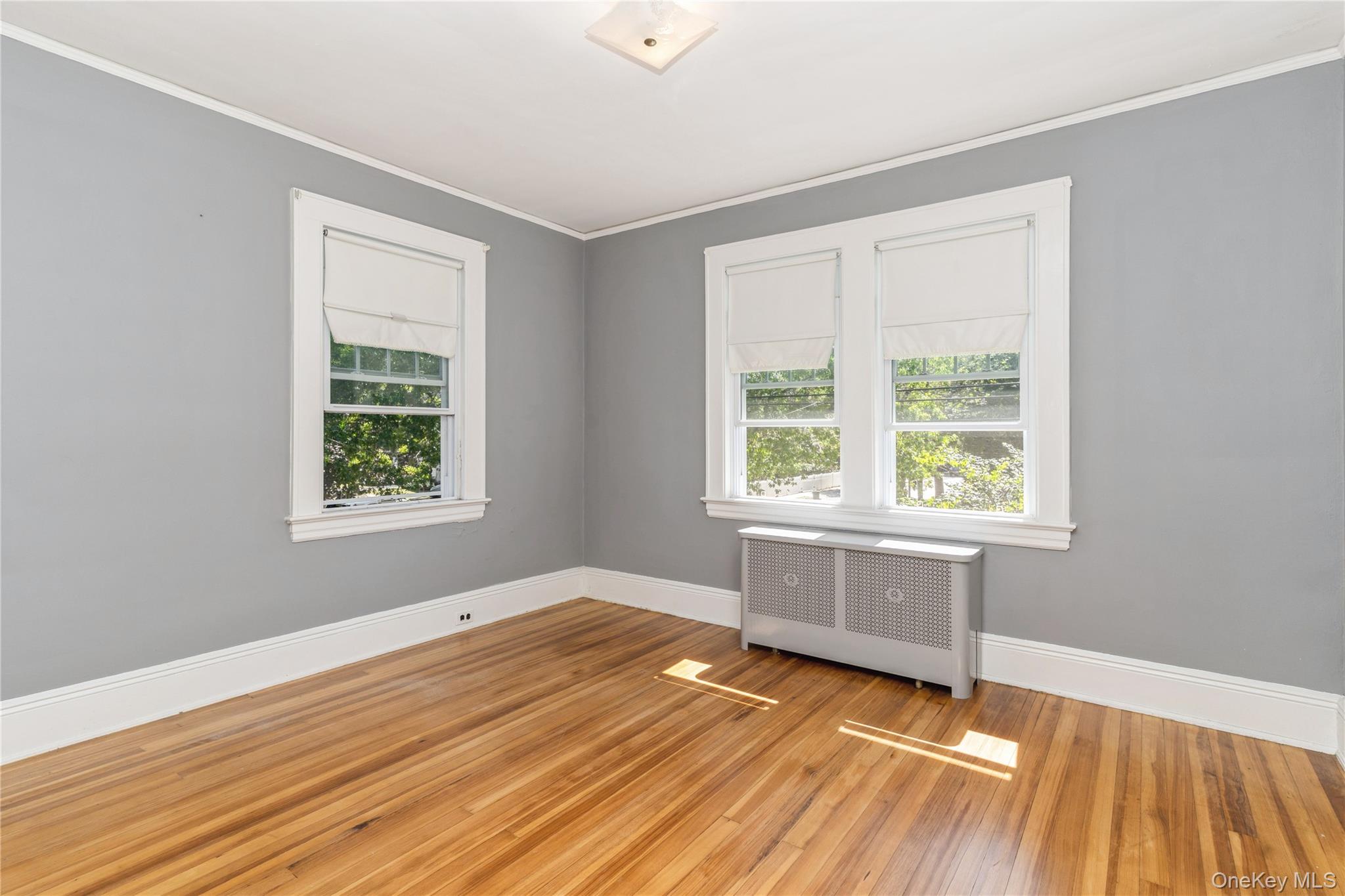 Lynbrook, New York, 11563, United States, 3 Bedrooms Bedrooms, ,2 BathroomsBathrooms,Residential,For Sale,1941758