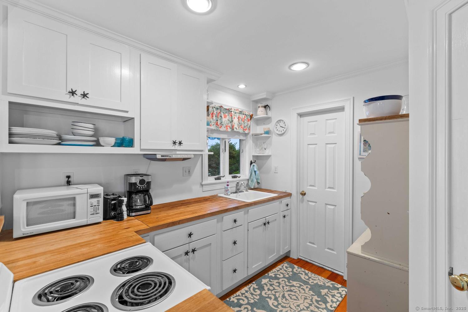 Old Saybrook, Connecticut, 06475, United States, 1 Bedroom Bedrooms, ,1 BathroomBathrooms,Residential,For Sale,1926947