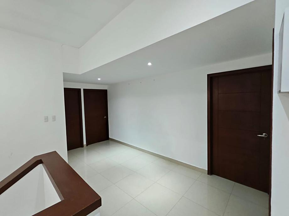 Circuito Primavera, Torreón, Coahuila de Zaragoza, 27018, Mexico, 3 Bedrooms Bedrooms, ,3 BathroomsBathrooms,Residential,For Sale,Circuito Primavera,1620692