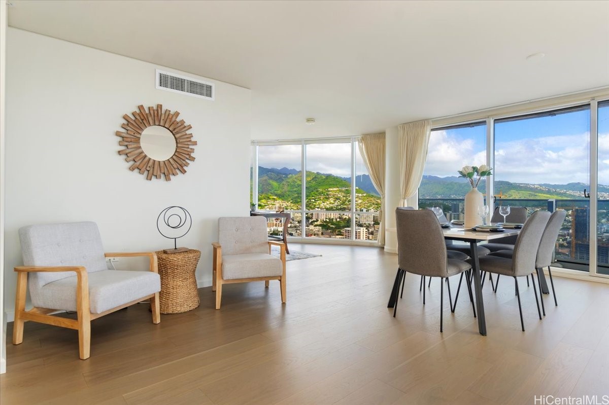 Honolulu, Hawaii, 96814, United States, 3 Bedrooms Bedrooms, ,3 BathroomsBathrooms,Residential,For Sale,1991214