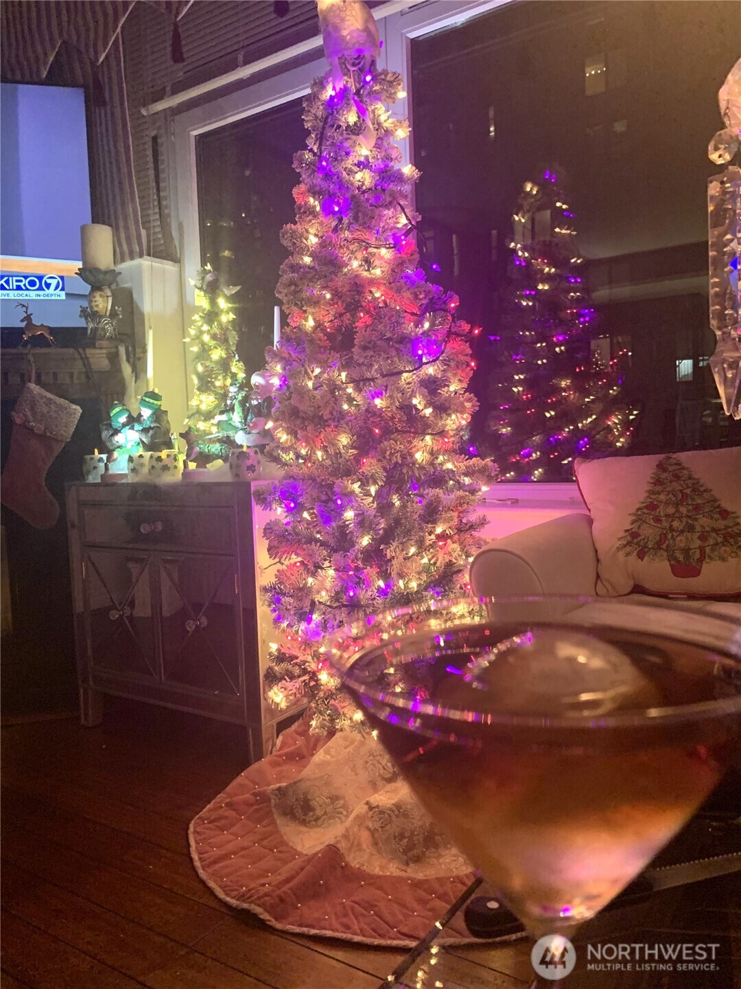 Seattle, Washington, 98121, United States, 1 Bedroom Bedrooms, ,Residential,For Sale,1983411