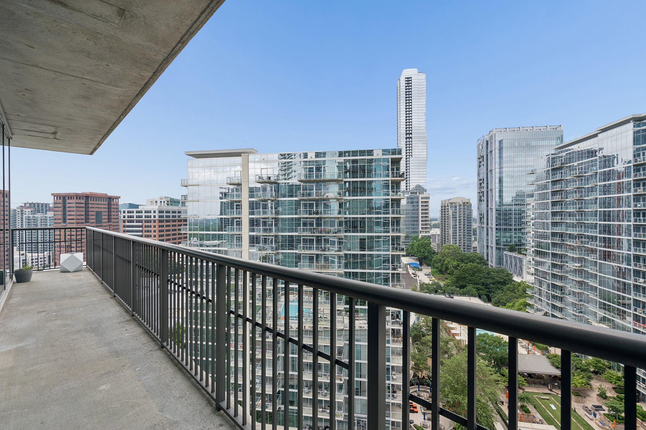  Stunning Southwest Views from Corner Residence at 1010 Midtown - 物件實景