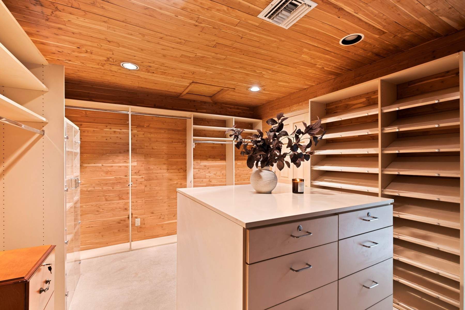  2103  N Hobart Blvd - 物件實景