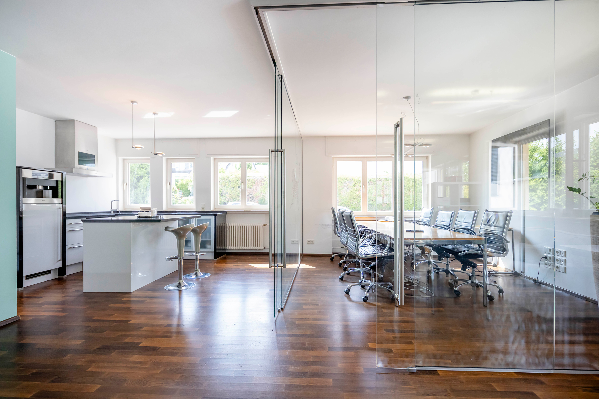  Stylish villa for sophisticated living and working under one roof - 物件實景