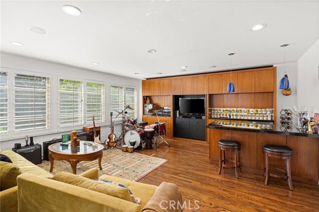 Los Angeles, California, 90064, United States, 6 Bedrooms Bedrooms, ,3 BathroomsBathrooms,Residential,For Sale,1977157