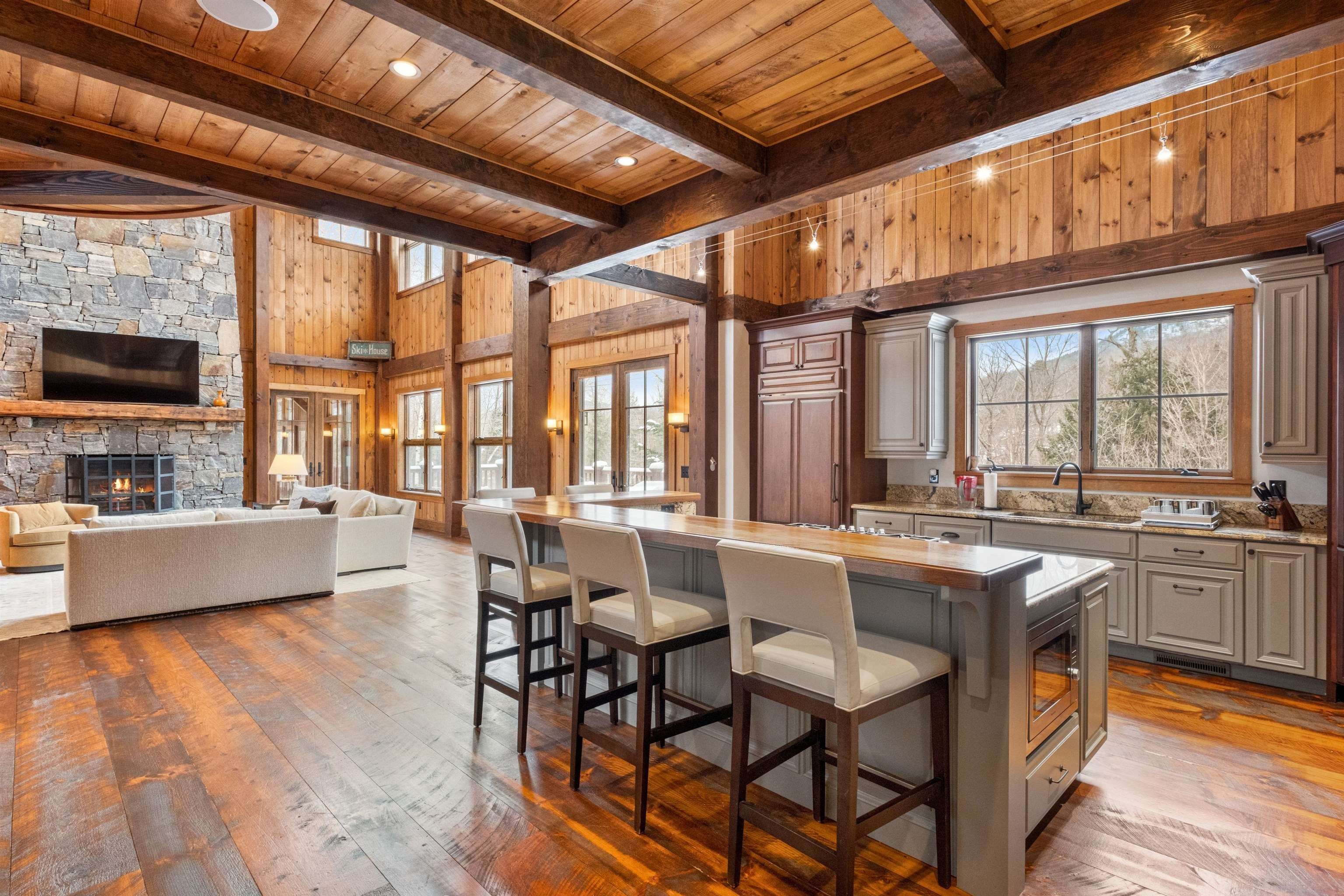 Lincoln, New Hampshire, 03251, United States, 7 Bedrooms Bedrooms, ,4 BathroomsBathrooms,Residential,For Sale,1983511