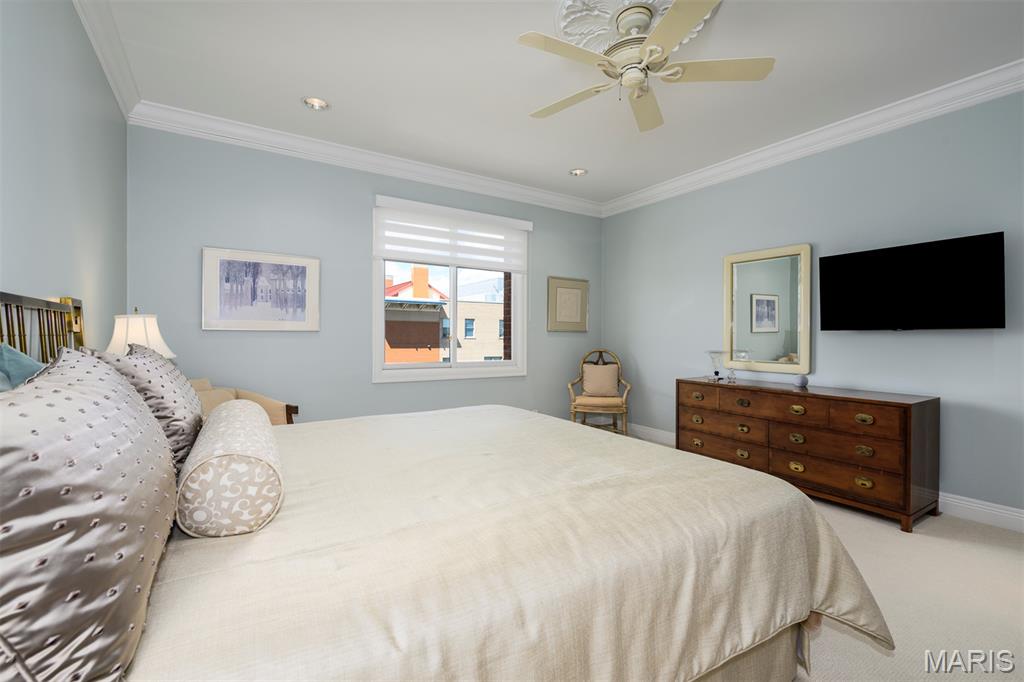 St Louis, Missouri, 63105, United States, 2 Bedrooms Bedrooms, ,2 BathroomsBathrooms,Residential,For Sale,1828450