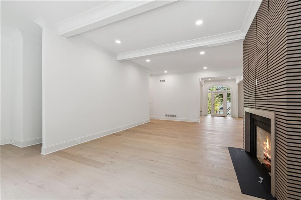 Alpharetta, Georgia, 30004, United States, 5 Bedrooms Bedrooms, ,7 BathroomsBathrooms,Residential,For Sale,1978962