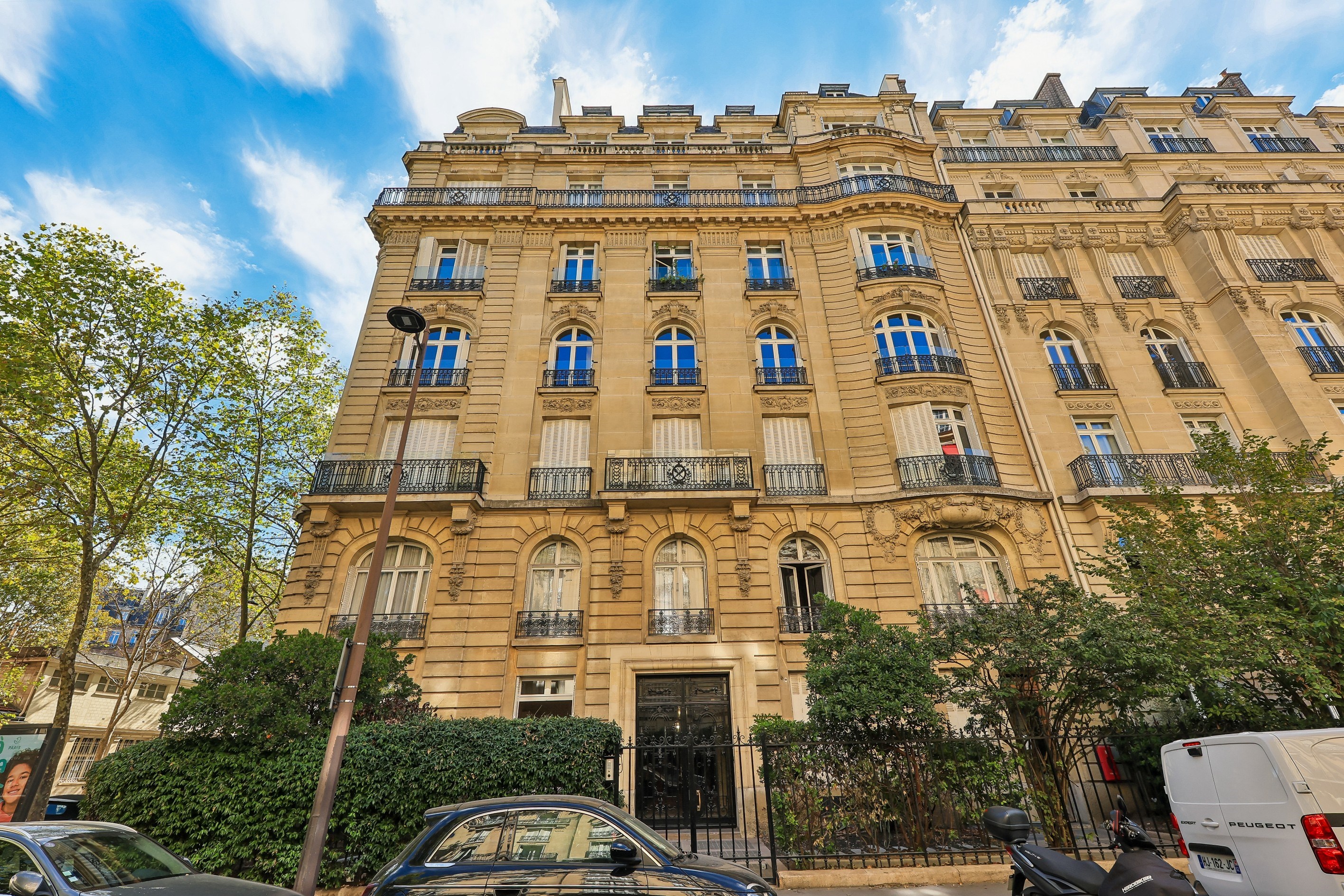  Above Paris, facing the Eiffel Tower: nearly 500 sq m to reinvent - 物件實景