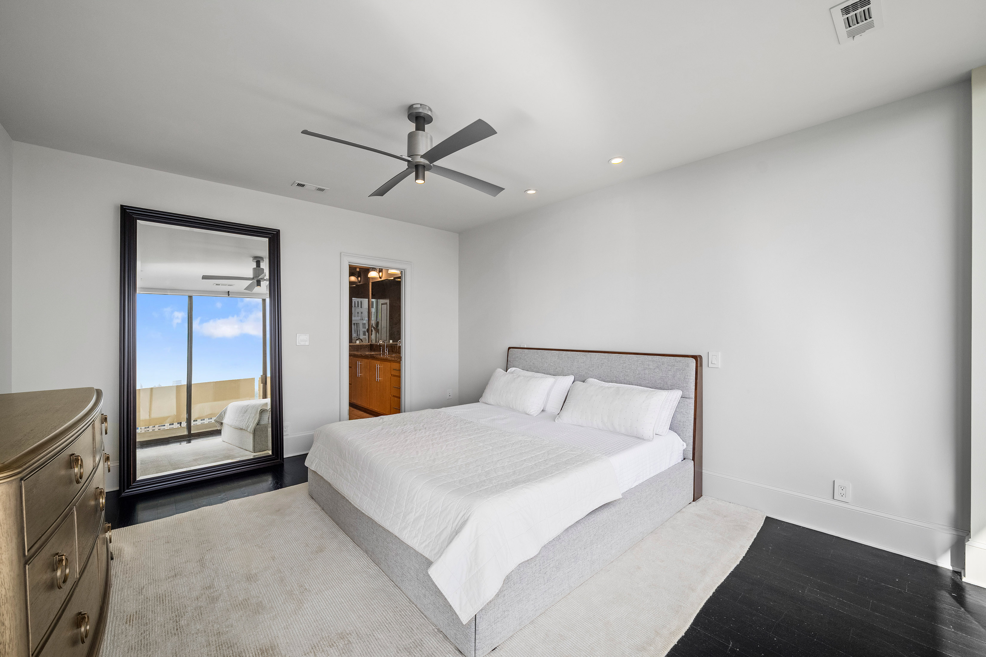  Fully Renovated Residence with Stunning Skyline Views - 物件實景