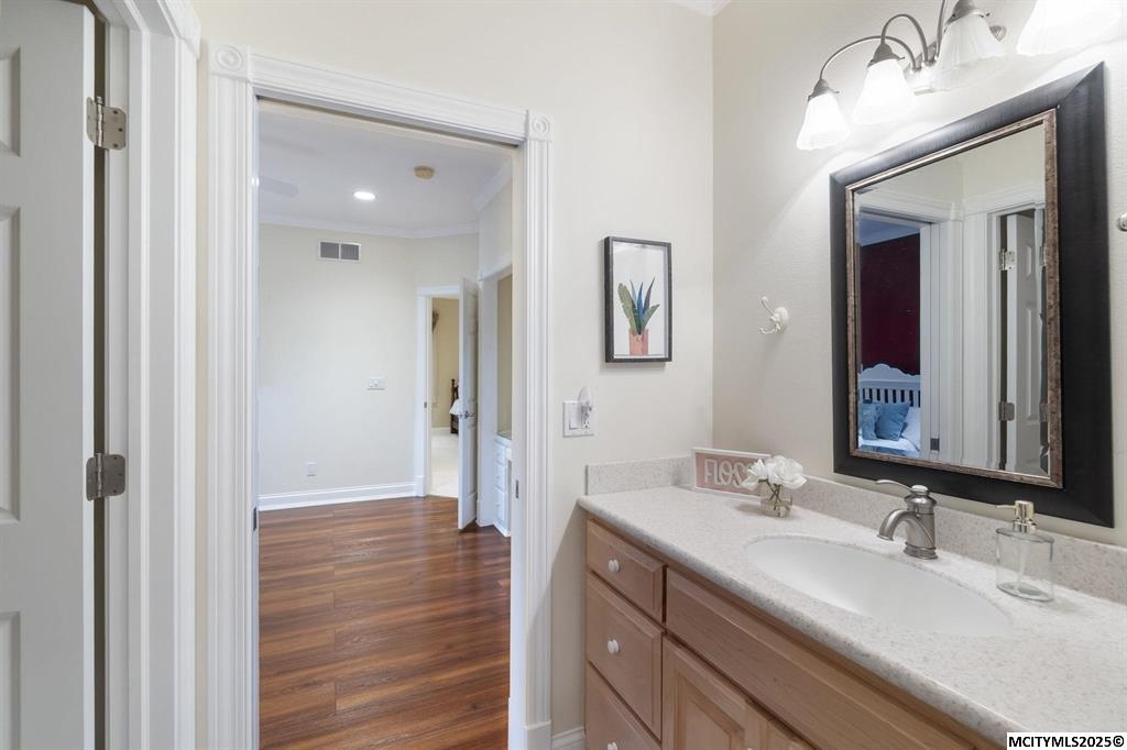 Mason City, Iowa, 50401, United States, 5 Bedrooms Bedrooms, ,4 BathroomsBathrooms,Residential,For Sale,1973709