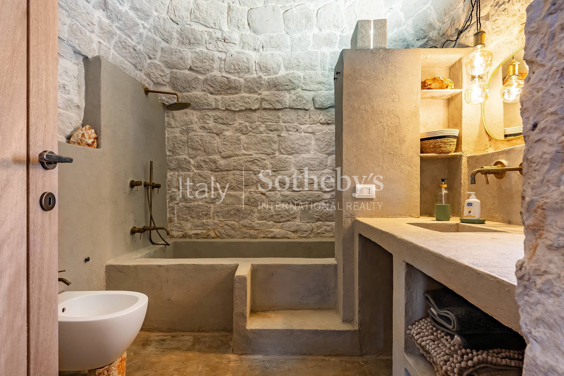  Refined trulli residence with swimming pool surrounded by nature - 物件實景