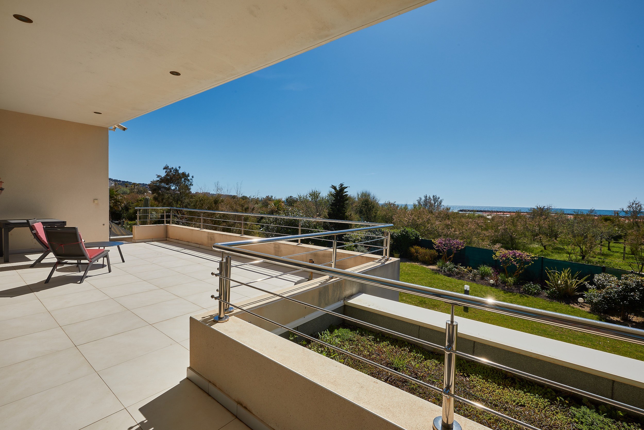  1105 / 5000 A Contemporary Beachfront Home... - 物件實景