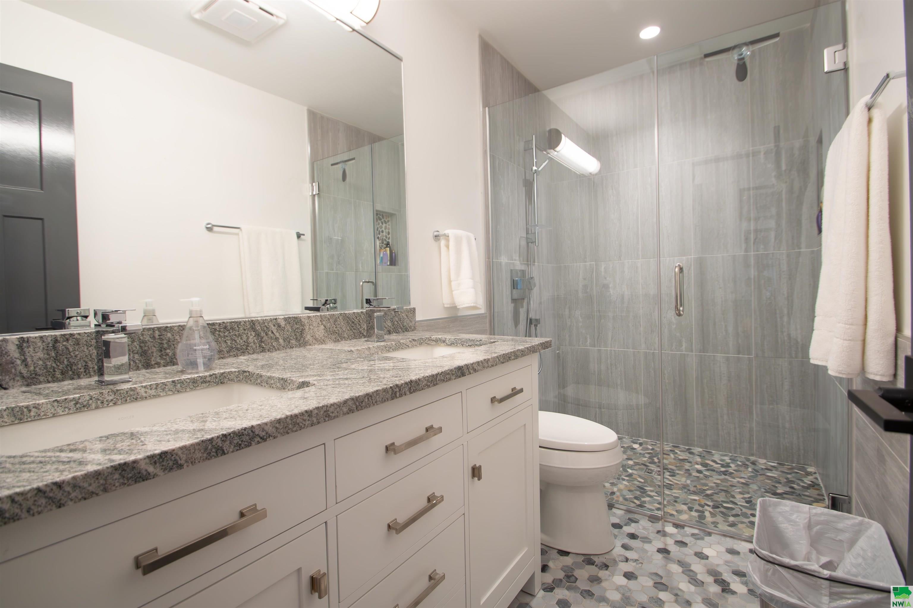 Sioux City, Iowa, 51104, United States, 5 Bedrooms Bedrooms, ,3 BathroomsBathrooms,Residential,For Sale,1921343