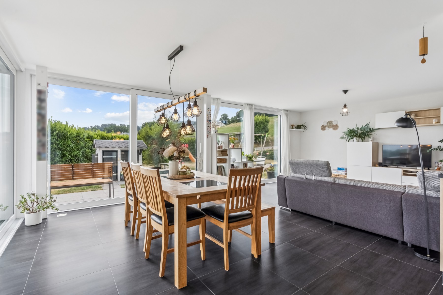  4.5-room apartment with a private garden and breathtaking views of Moléson - 物件實景