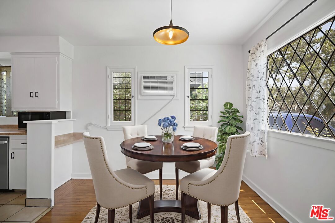 Los Angeles, California, 90036, United States, 3 Bedrooms Bedrooms, ,3 BathroomsBathrooms,Residential,For Sale,1896825
