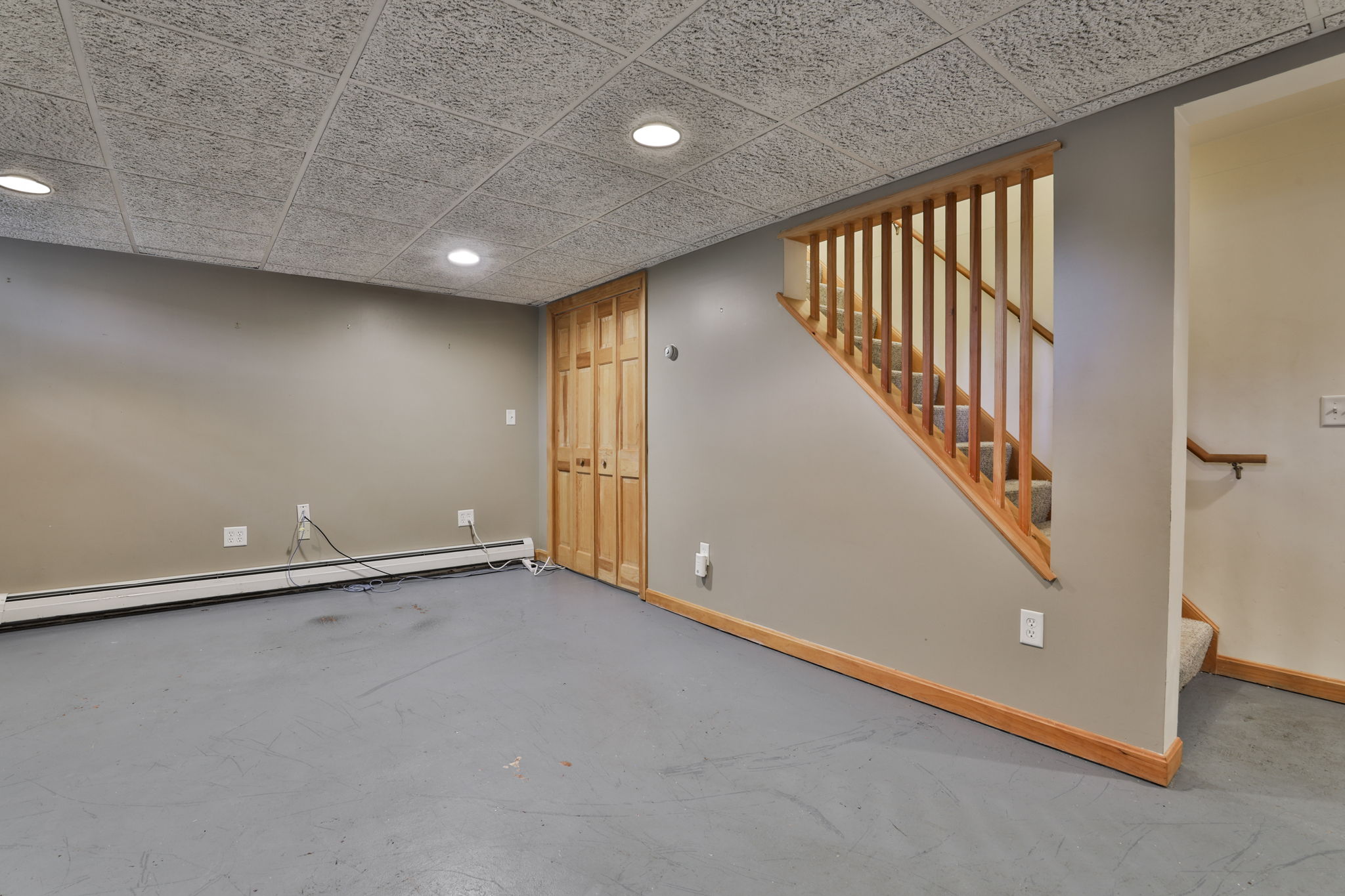 Manchester, New Hampshire, 03104, United States, 3 Bedrooms Bedrooms, ,2 BathroomsBathrooms,Residential,For Sale,1975563