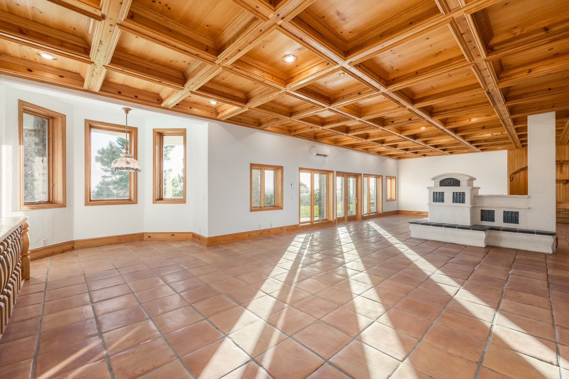  European Estate with Huge Views of the Valley - 物件實景