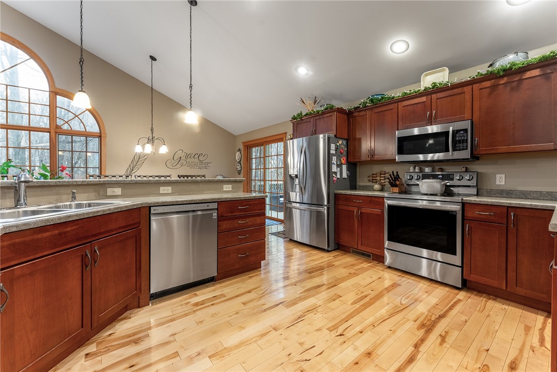 Eau Claire, Wisconsin, 54703, United States, 5 Bedrooms Bedrooms, ,4 BathroomsBathrooms,Residential,For Sale,1989121