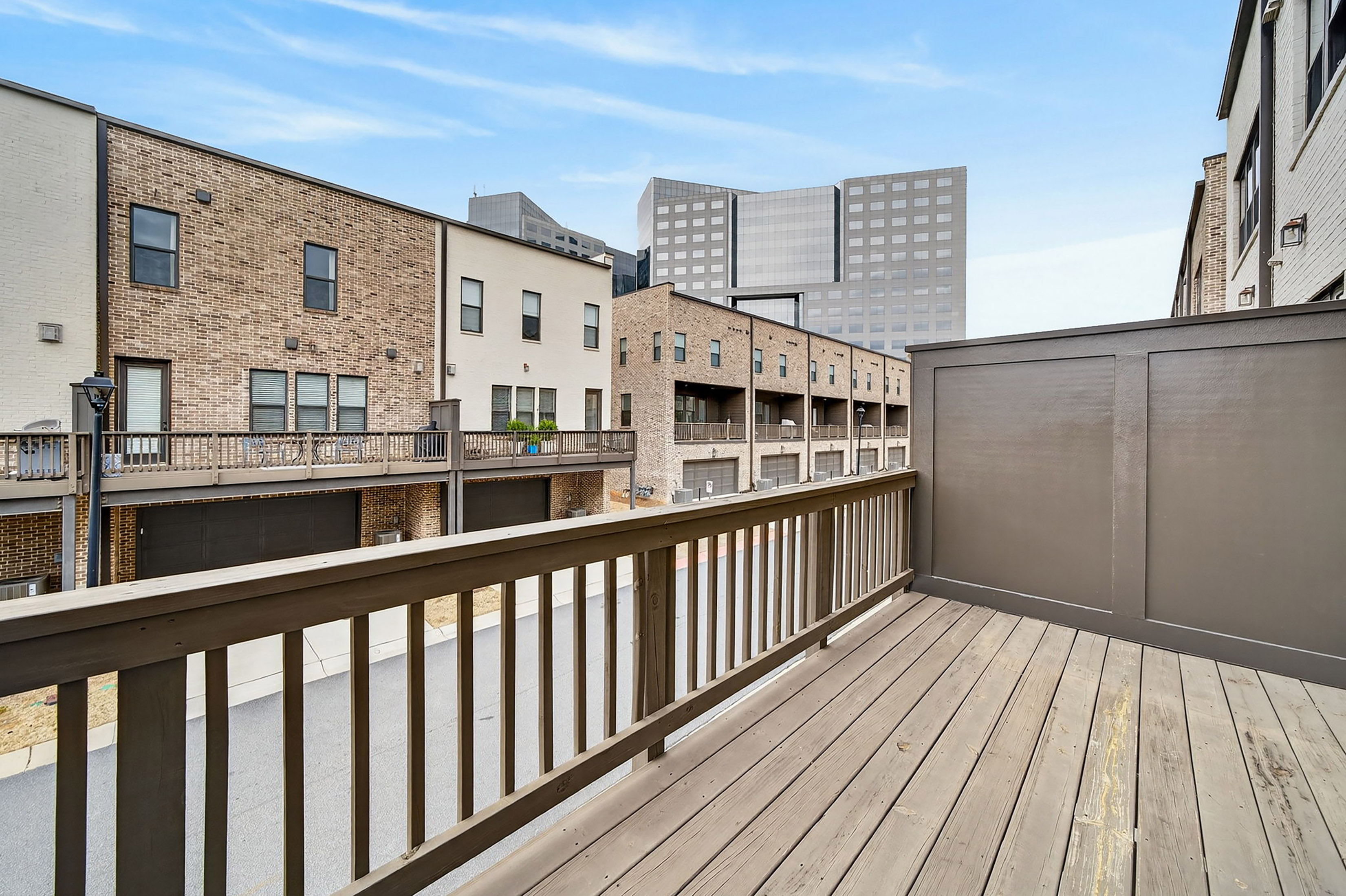  Stunning Three Bedroom Townhome in Convenient Boutique Community - 物件實景
