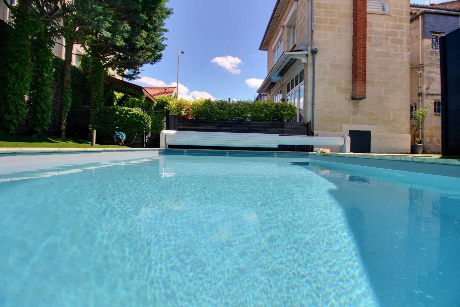 Bordeaux, New Aquitaine, 33000, FR, 6 Bedrooms Bedrooms, ,4 BathroomsBathrooms,Residential,For Sale,1254015