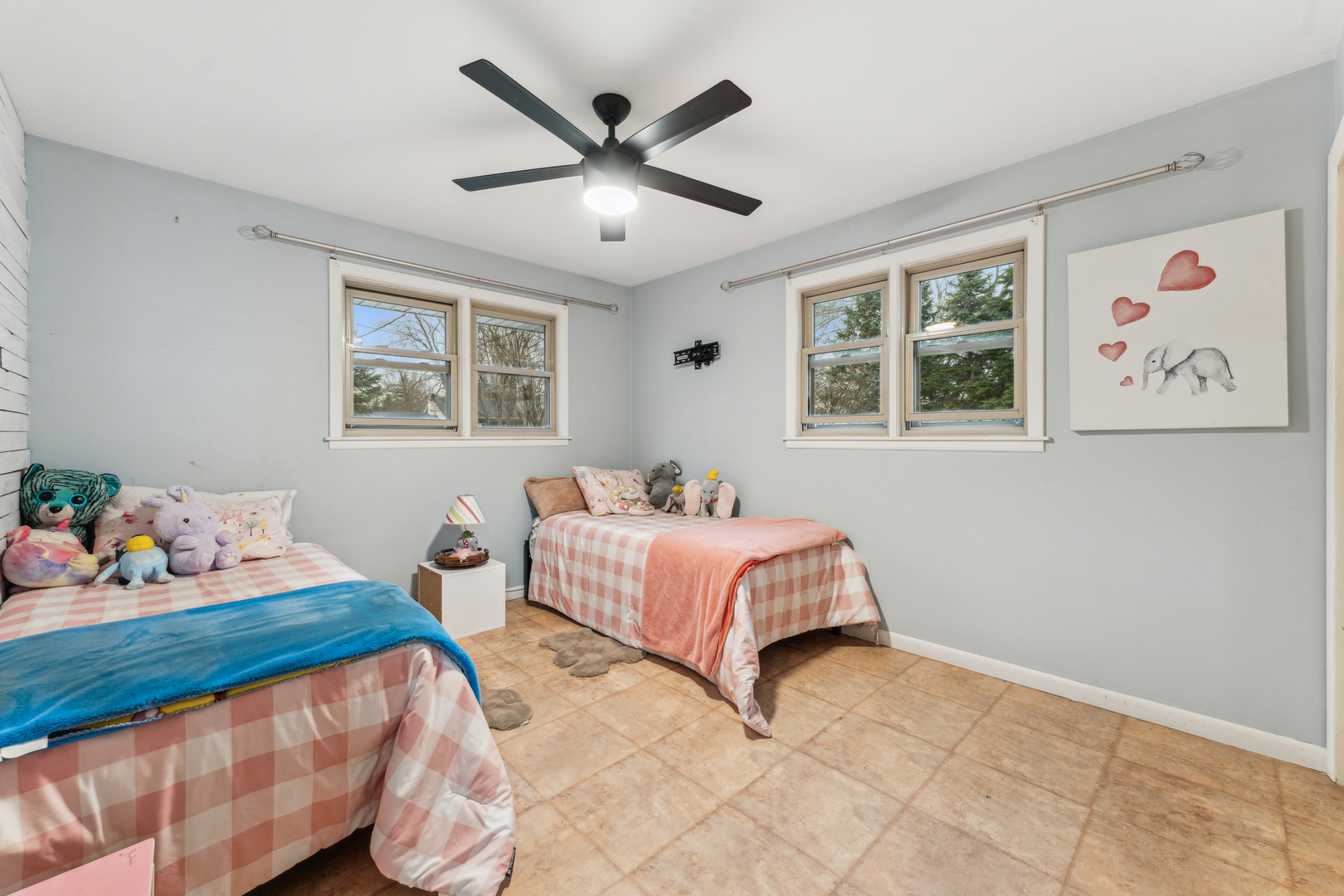 Mundelein, Illinois, 60060, United States, 4 Bedrooms Bedrooms, ,3 BathroomsBathrooms,Residential,For Sale,1743413