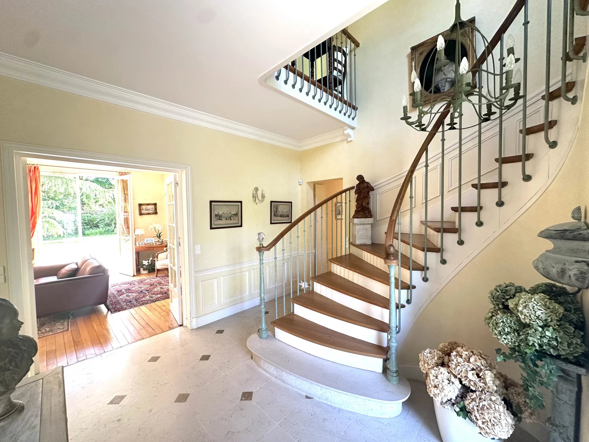 Le Vésinet, Île-de-France, 78110, FR, 5 Bedrooms Bedrooms, ,Residential,For Sale,1994336