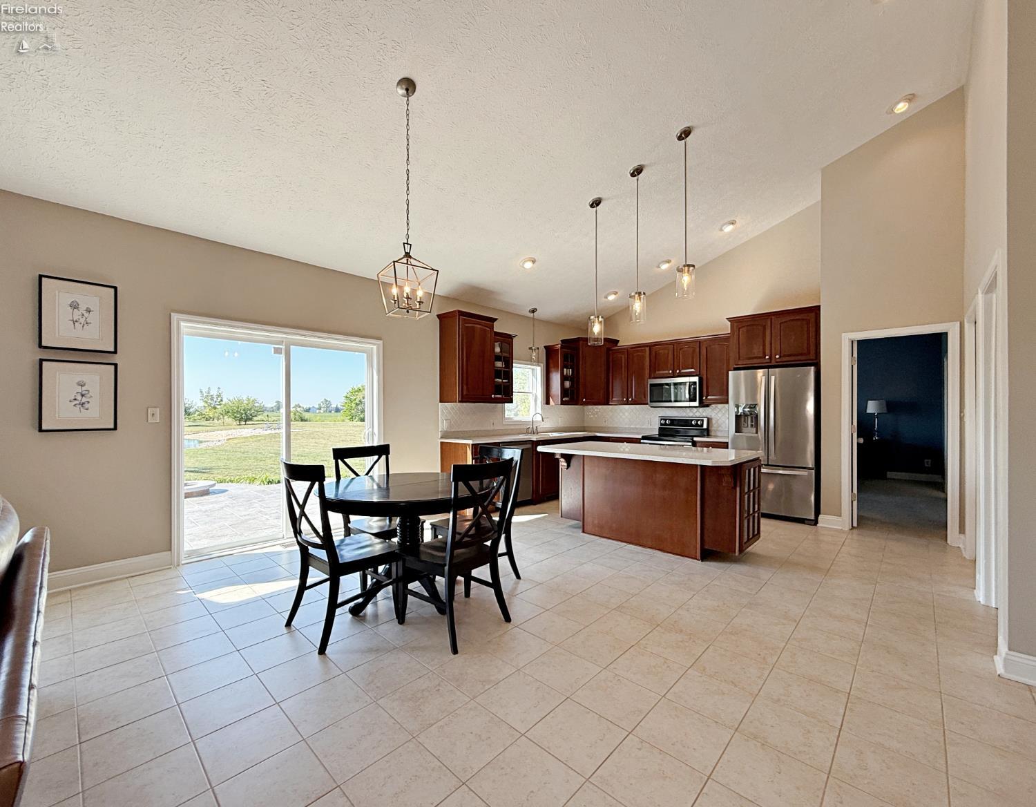 McComb, Ohio, 45858, United States, 4 Bedrooms Bedrooms, ,4 BathroomsBathrooms,Residential,For Sale,1978149