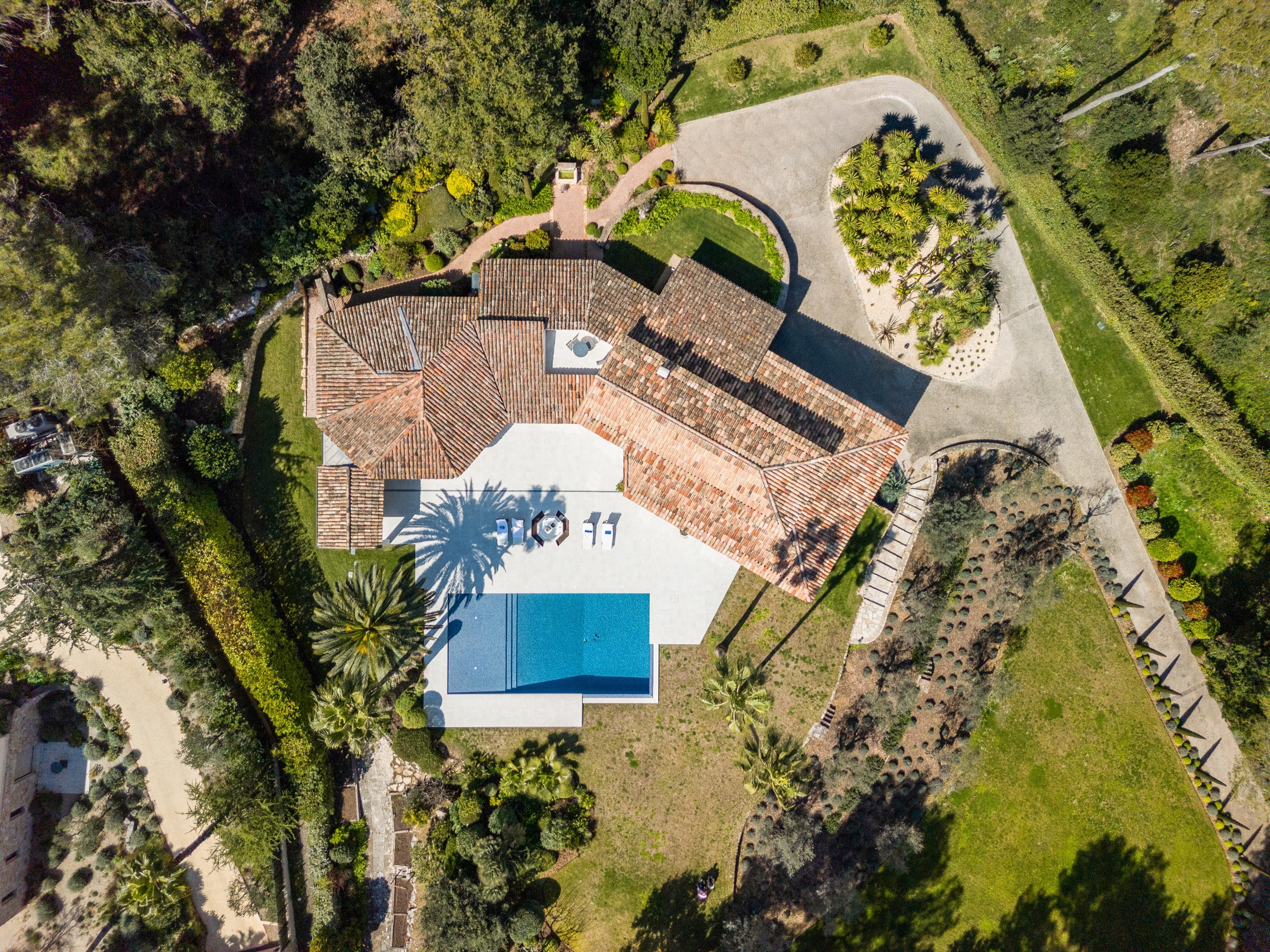  Mougins, renovated contemporary villa within the private estate Les Parcs de Mo… - 物件實景