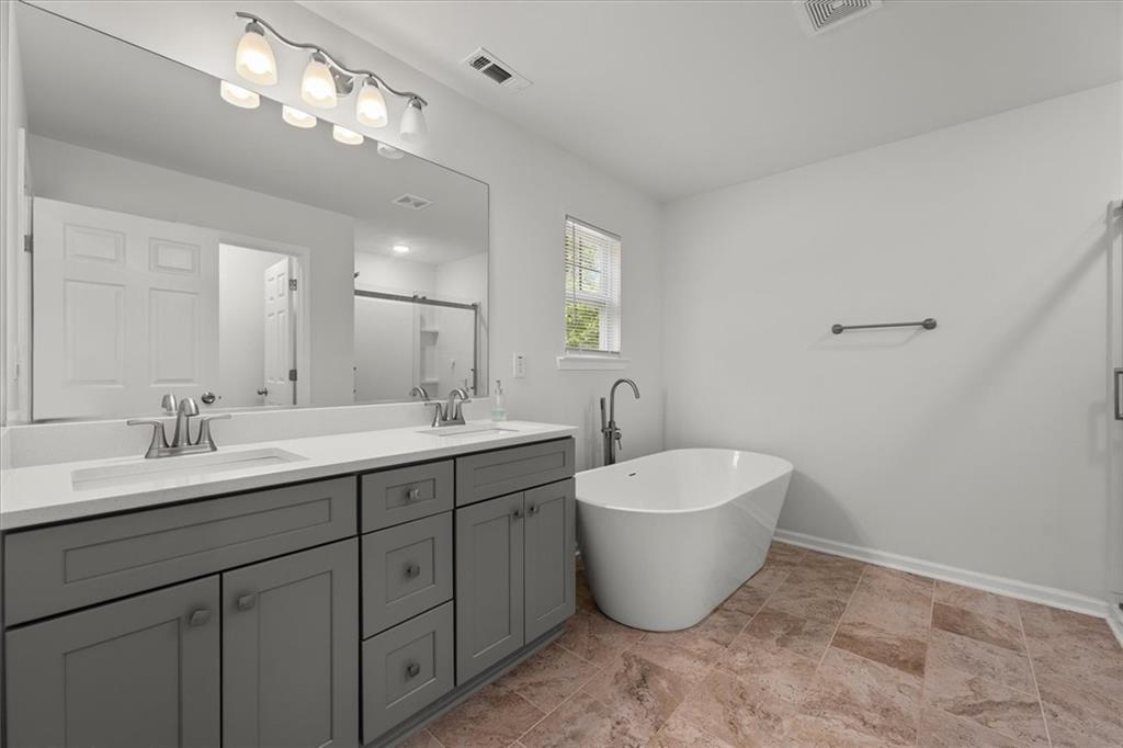 Hampton, Georgia, 30228, United States, 5 Bedrooms Bedrooms, ,4 BathroomsBathrooms,Residential,For Sale,1956814