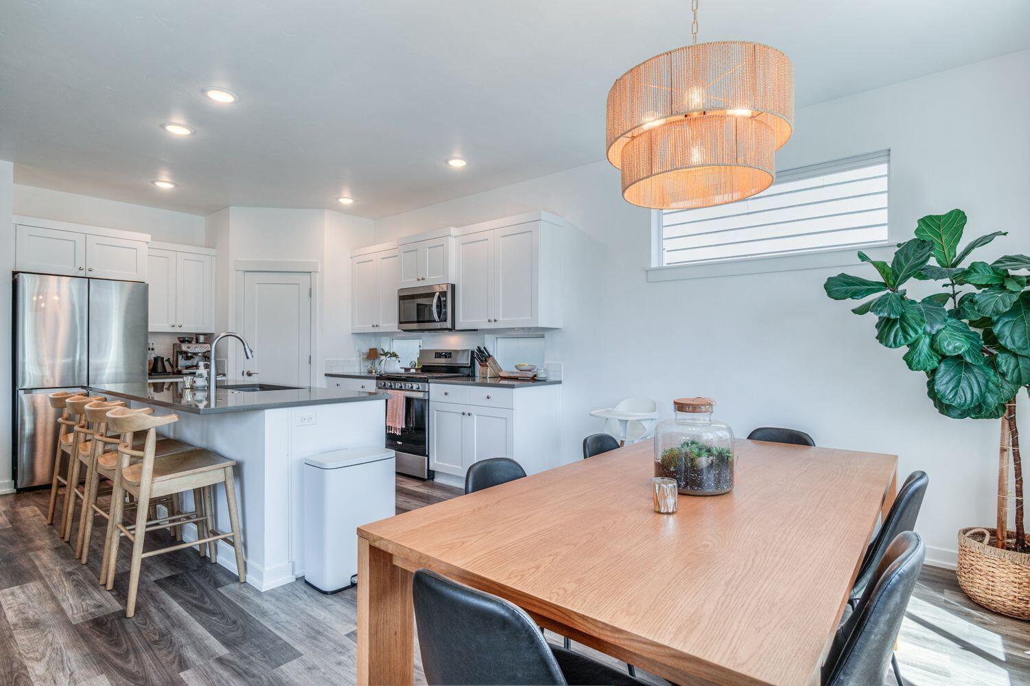 Bend, Oregon, 97702, United States, 3 Bedrooms Bedrooms, ,3 BathroomsBathrooms,Residential,For Sale,1977775