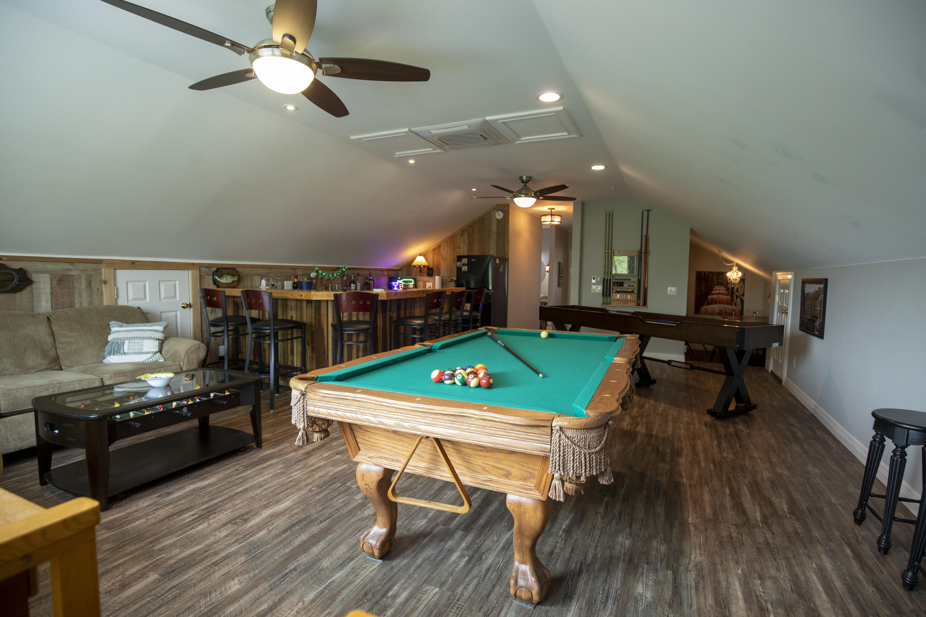 Harrodsburg, Kentucky, 40330, United States, 5 Bedrooms Bedrooms, ,4 BathroomsBathrooms,Residential,For Sale,1826729