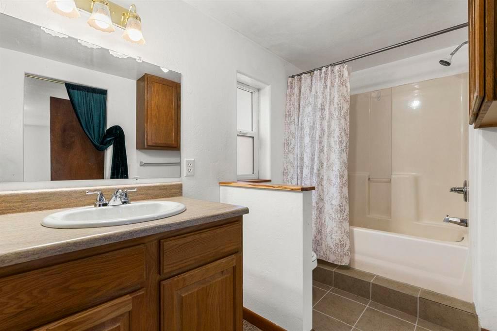 Durango, Colorado, 81303, United States, 4 Bedrooms Bedrooms, ,3 BathroomsBathrooms,Residential,For Sale,1947103