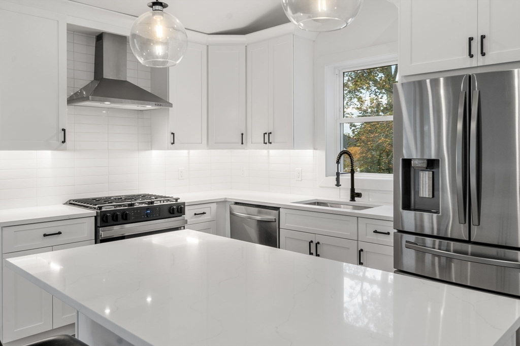 Waltham, Massachusetts, 02451, United States, 3 Bedrooms Bedrooms, ,2 BathroomsBathrooms,Residential,For Sale,1960528