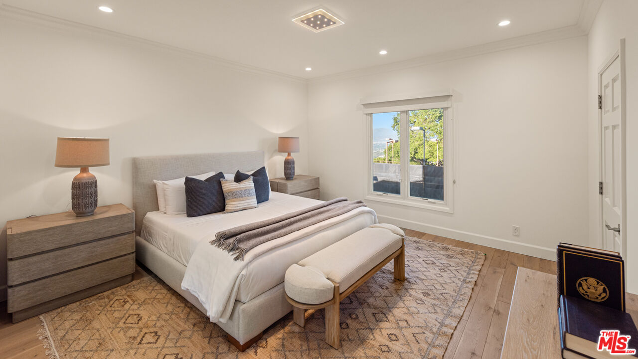 Los Angeles, California, 90049, United States, 5 Bedrooms Bedrooms, ,4 BathroomsBathrooms,Residential,For Sale,1889913